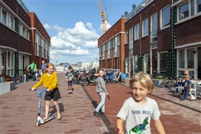 Kinderen spelen op de straat