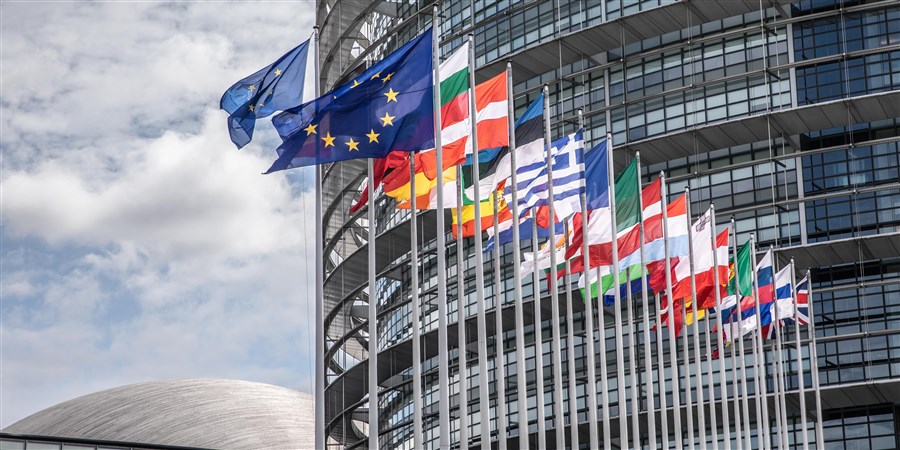 Vlaggen bij het Europees parlement in Straatsburg